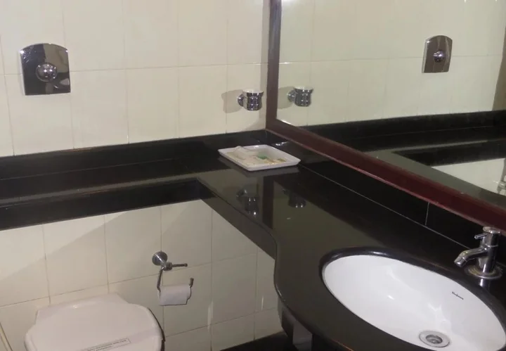 Karukutty: Hotel Elegance