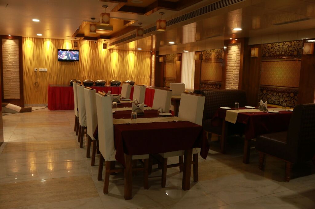 Гувахати: The Contour Hotel