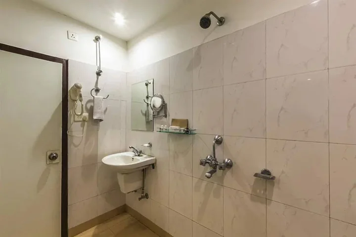 Гувахати: The Contour Hotel