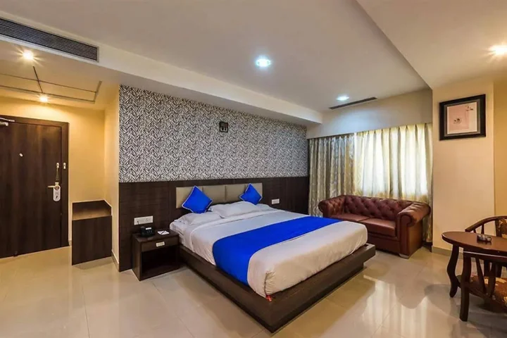 Гувахати: The Contour Hotel