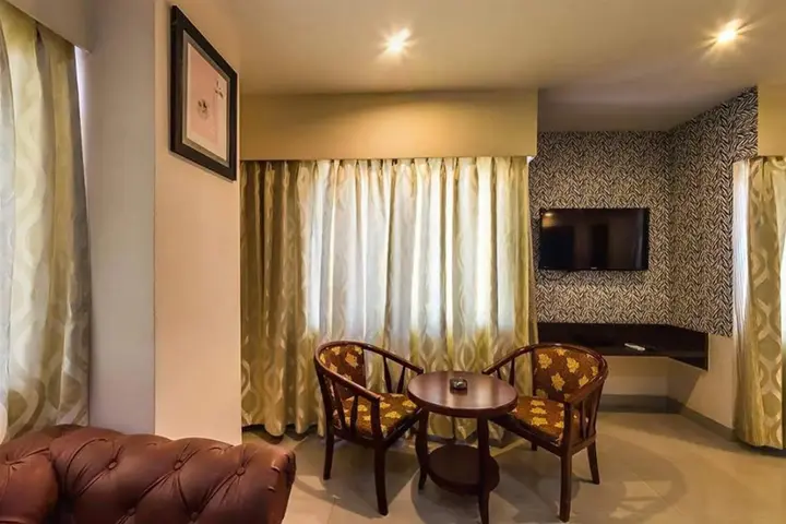 Гувахати: The Contour Hotel
