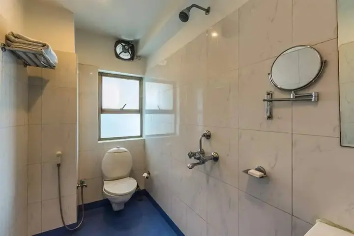 Гувахати: The Contour Hotel