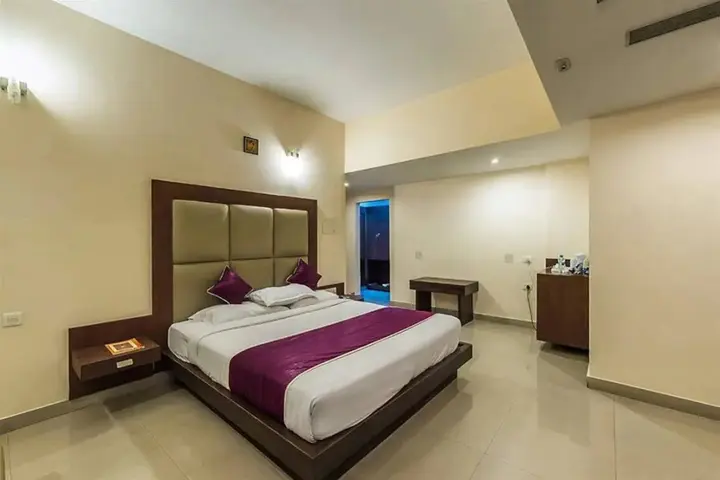Гувахати: The Contour Hotel