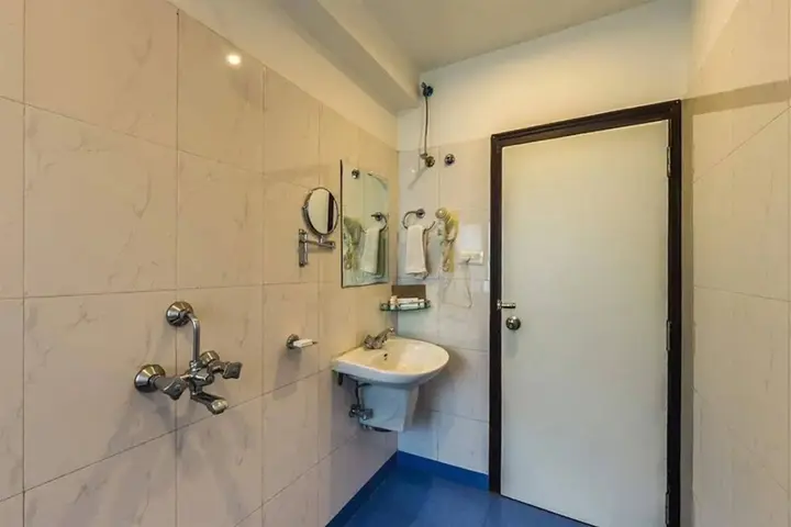 Гувахати: The Contour Hotel