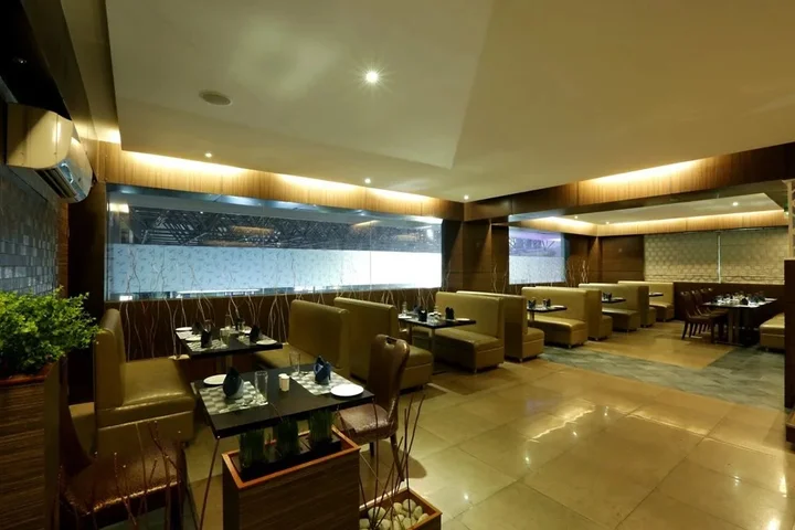 Гувахати: The Contour Hotel