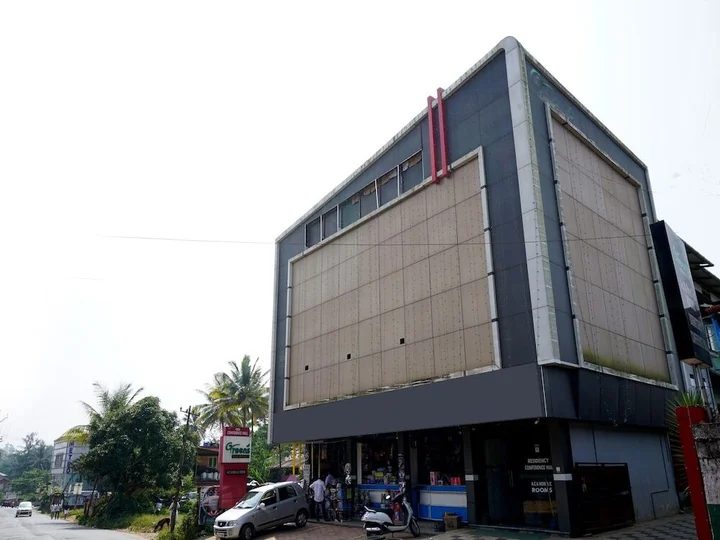 Велламундра: OYO 4678 Greens Residency