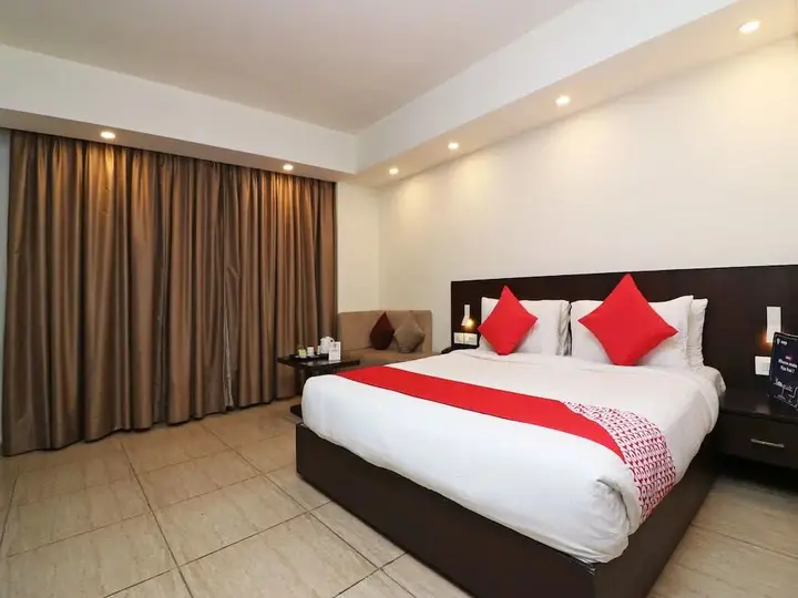 Бхопал: Capital O 2642 Skyline Hotel