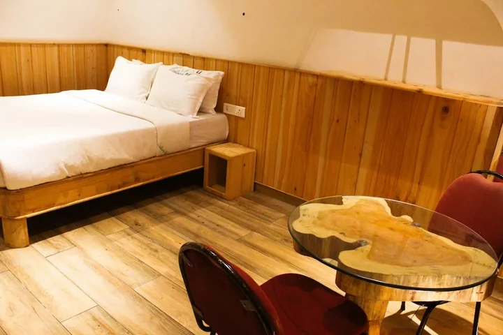Ути: Al Woodlands Residency