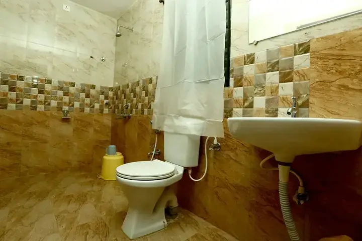Ути: Al Woodlands Residency