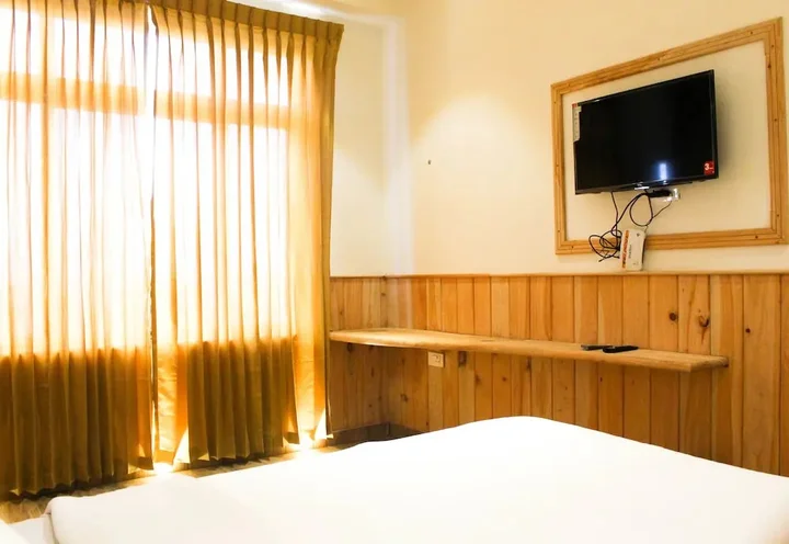 Ути: Al Woodlands Residency