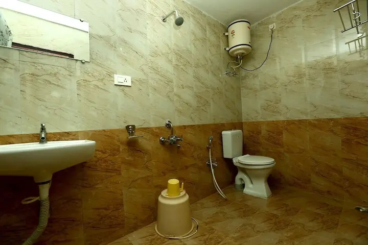 Ути: Al Woodlands Residency