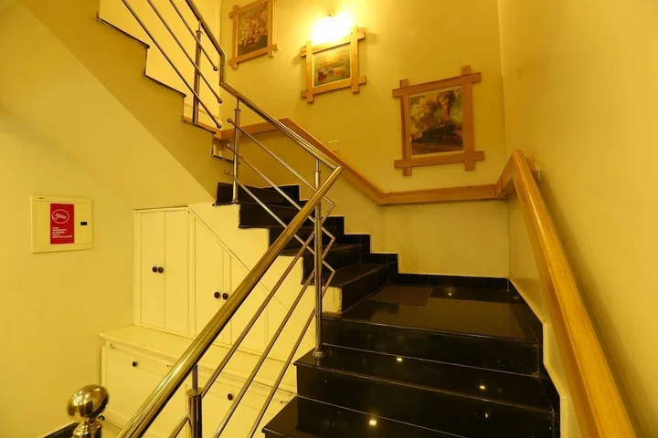 Ути: Al Woodlands Residency