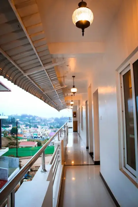 Ути: Al Woodlands Residency