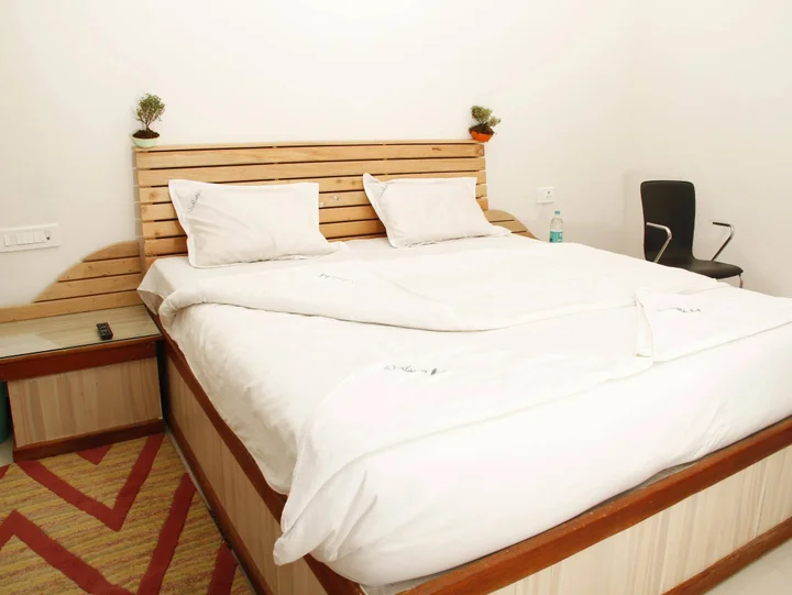 Ути: Al Woodlands Residency