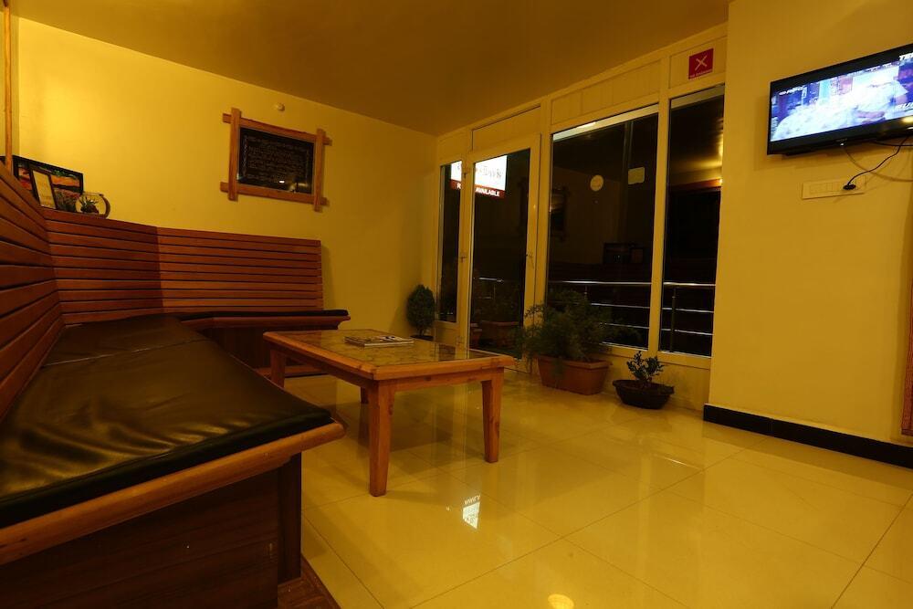 Ути: Al Woodlands Residency