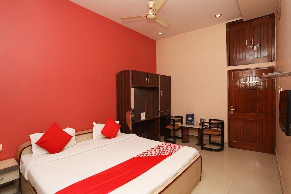 Варанаси: OYO 1379 Hotel HKJ International