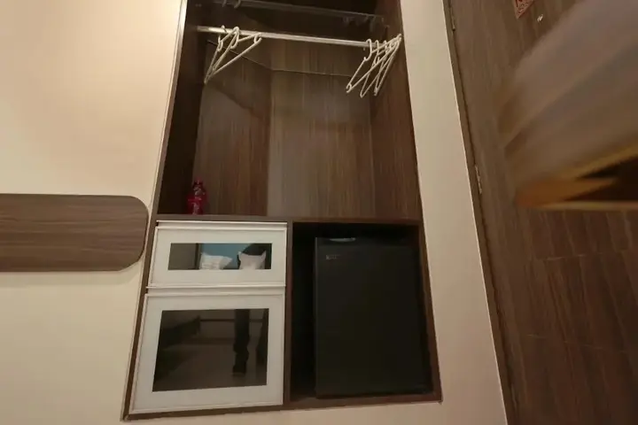 Сурат: Vetro Inn