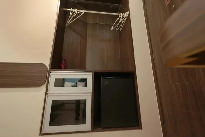 Сурат: Vetro Inn