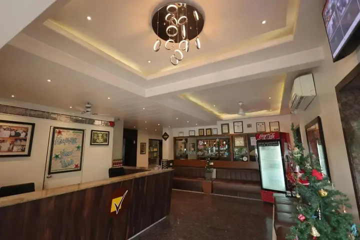 Сурат: Vetro Inn