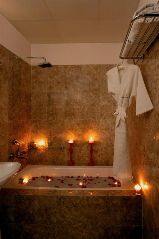 Бхивади: Golden Tulip Bhiwadi