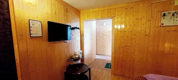 Шринагар: Ikraam Inn
