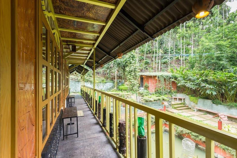 Султан-Батери: Brook Streak Resorts