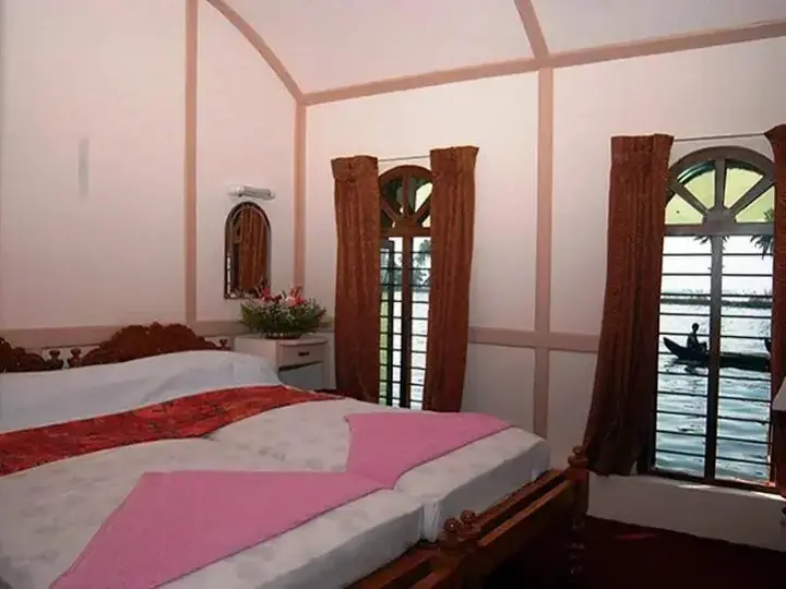 Аллеппи: Pulickattil Houseboats