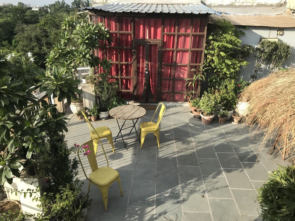 Нью-Дели: The Lazy Patio Home Stay