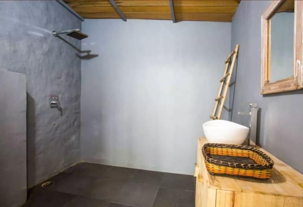 Нью-Дели: The Lazy Patio Home Stay