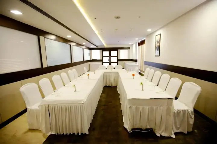 Лакхнау: The Grand Radiant
