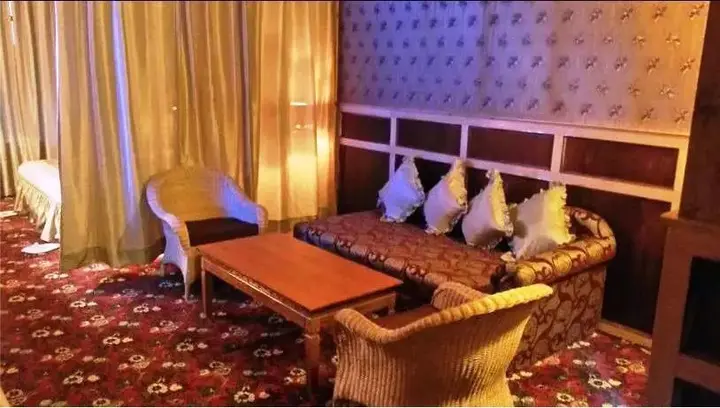 Лачунг: Yarlam Resort