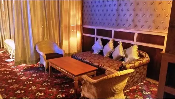 Лачунг: Yarlam Resort