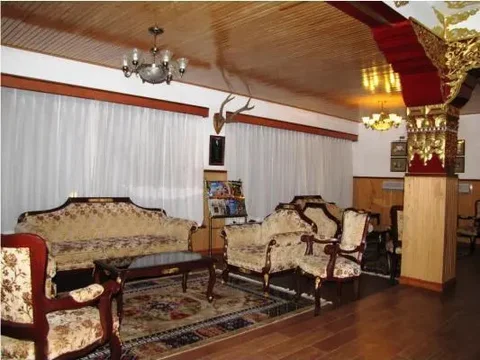 Лачунг: Yarlam Resort