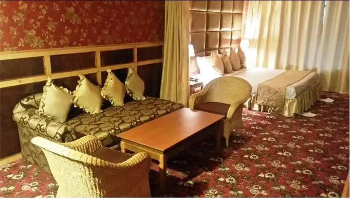 Лачунг: Yarlam Resort