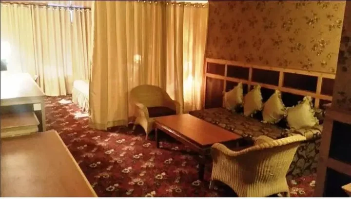 Лачунг: Yarlam Resort