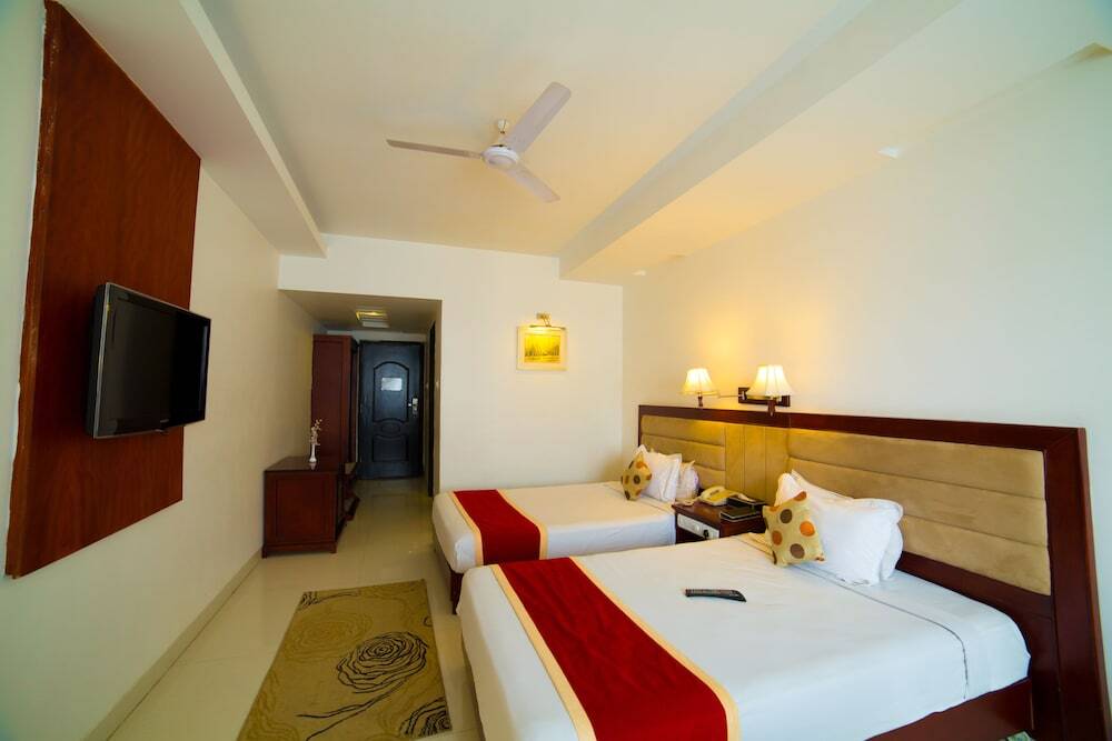 Маниячи: RR INN- Tirunelveli