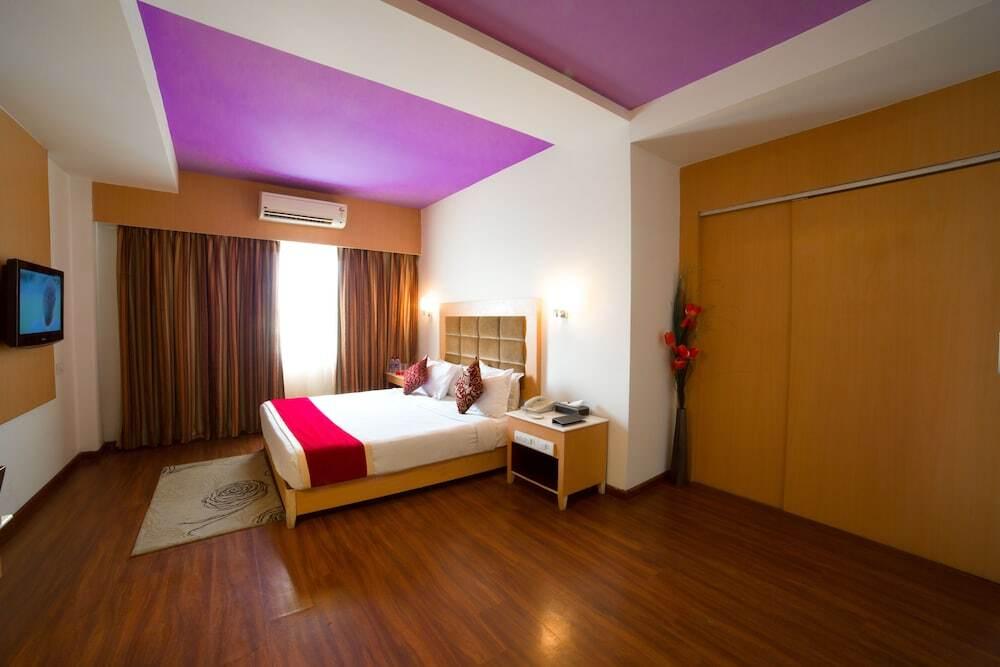Маниячи: RR INN- Tirunelveli