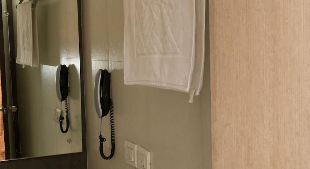 Гуруграм: Pacific Inn - Huda City Center