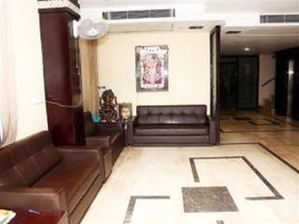 Vista Rooms at Gulabh Bagh Road — фото 4