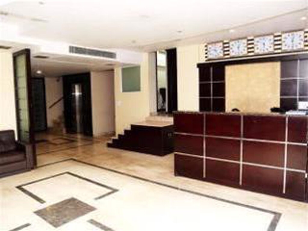 Vista Rooms at Gulabh Bagh Road — фото 5