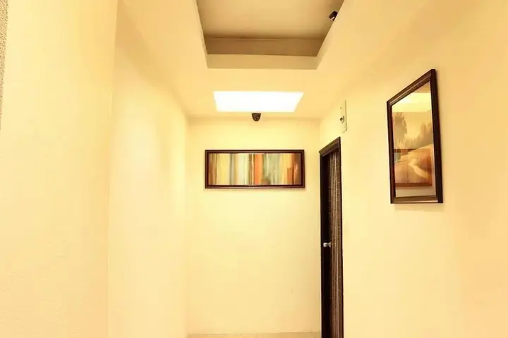 Колката: OYO Premium Harish Mukherjee Road