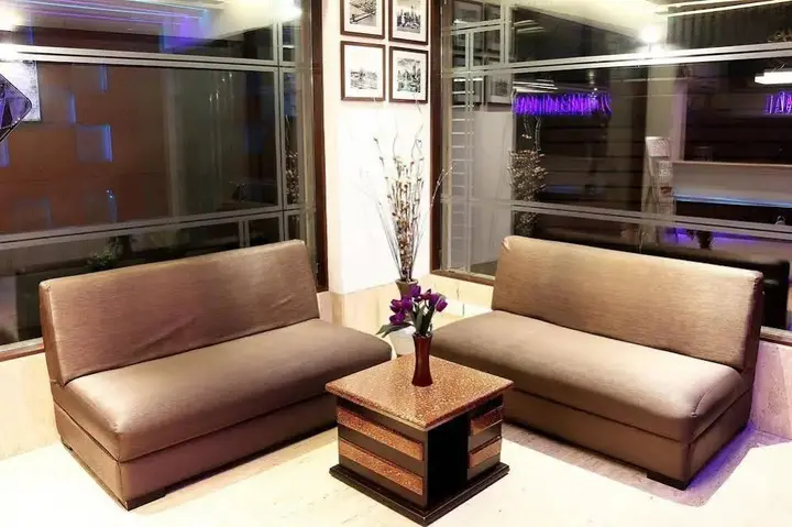 Колката: OYO Premium Harish Mukherjee Road