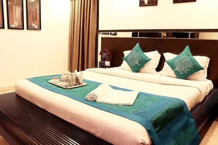 Колката: OYO Premium Harish Mukherjee Road
