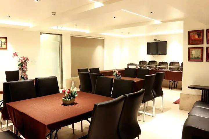 Колката: OYO Premium Harish Mukherjee Road