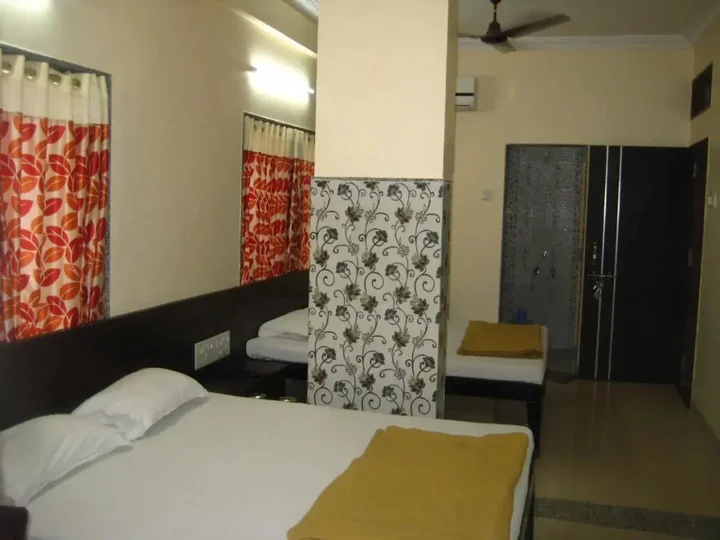 Ширди: Hotel Yogiraj
