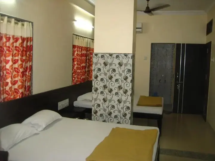 Ширди: Hotel Yogiraj