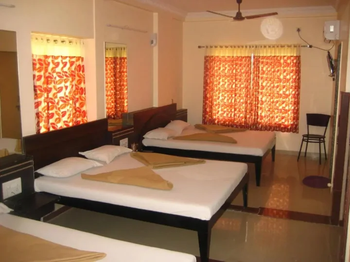 Ширди: Hotel Yogiraj