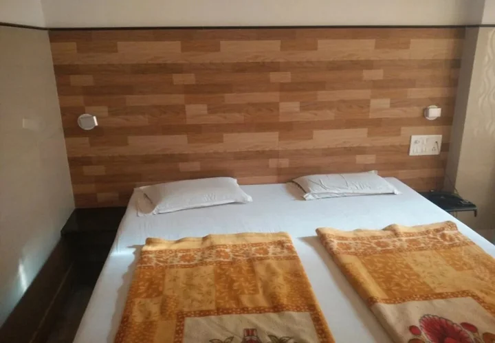 Нашик: Hotel Basera