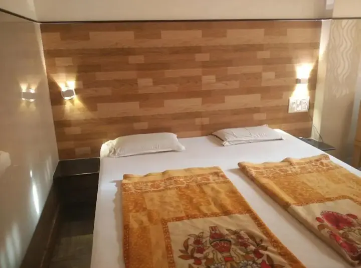Нашик: Hotel Basera