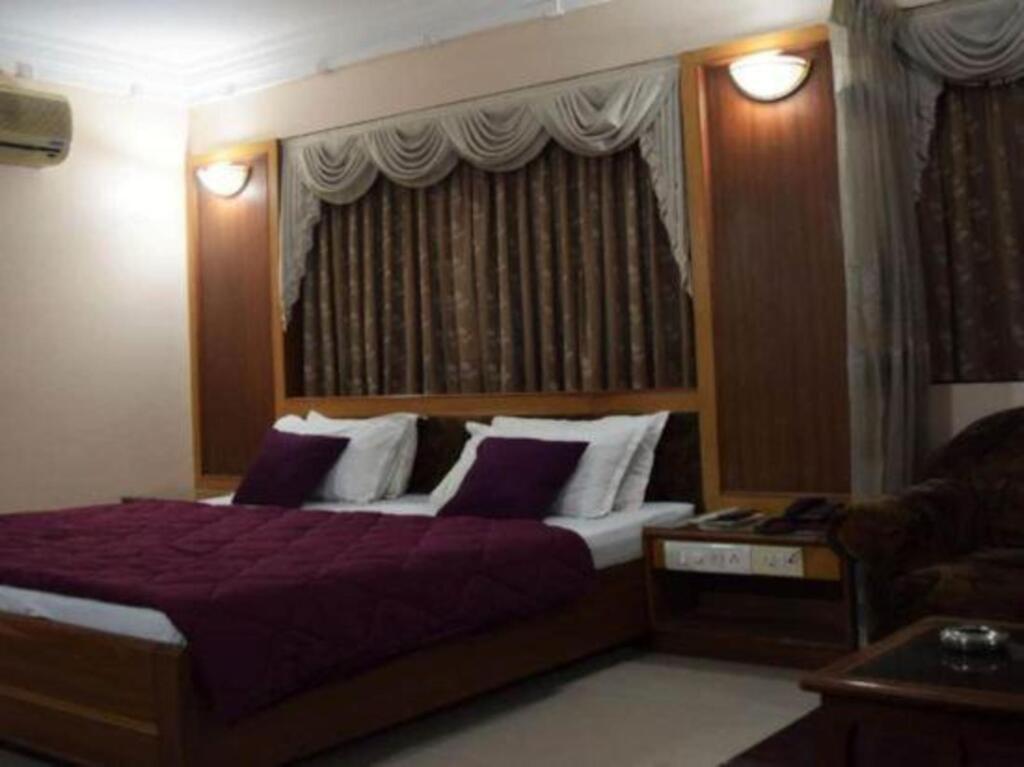 Вадодара: Hotel Valiant